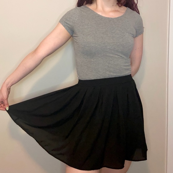 Brandy Melville grey crop top - Picture 2 of 7